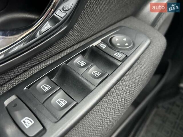 Білий Рено Флюенс, об'ємом двигуна 1.6 л та пробігом 127 тис. км за 7400 $, фото 21 на Automoto.ua