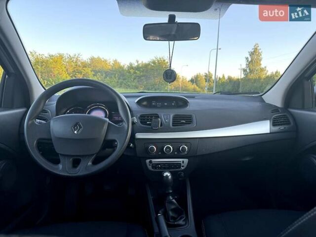 Белый Рено Флюенс, объемом двигателя 1.46 л и пробегом 119 тыс. км за 8700 $, фото 11 на Automoto.ua