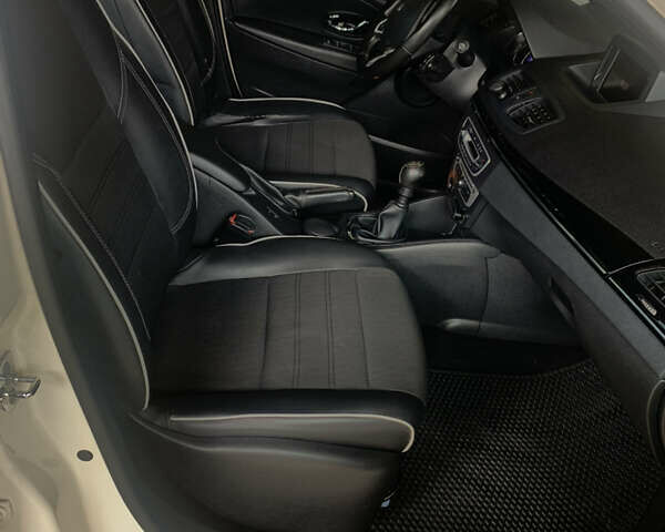 Білий Рено Флюенс, об'ємом двигуна 1.6 л та пробігом 181 тис. км за 9500 $, фото 35 на Automoto.ua