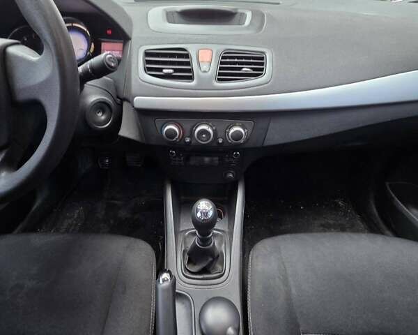 Белый Рено Флюенс, объемом двигателя 1.46 л и пробегом 143 тыс. км за 8500 $, фото 6 на Automoto.ua