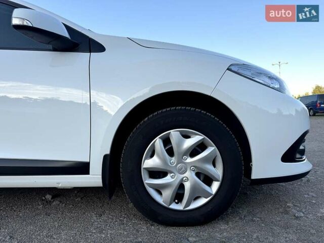 Белый Рено Флюенс, объемом двигателя 1.46 л и пробегом 119 тыс. км за 8700 $, фото 6 на Automoto.ua
