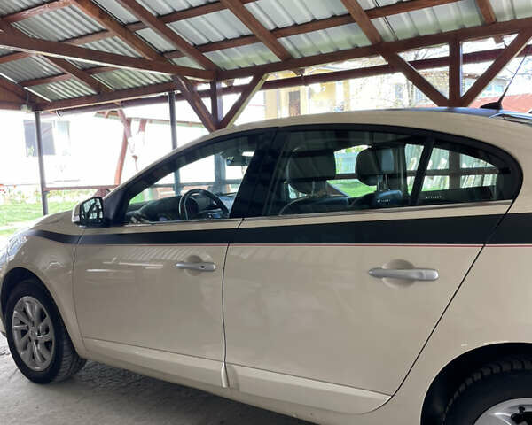 Білий Рено Флюенс, об'ємом двигуна 1.6 л та пробігом 181 тис. км за 9500 $, фото 22 на Automoto.ua