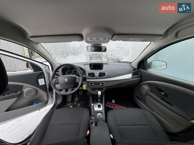 Білий Рено Флюенс, об'ємом двигуна 0 л та пробігом 47 тис. км за 2700 $, фото 13 на Automoto.ua