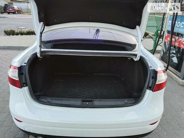 Белый Рено Флюенс, объемом двигателя 1.5 л и пробегом 370 тыс. км за 6300 $, фото 14 на Automoto.ua