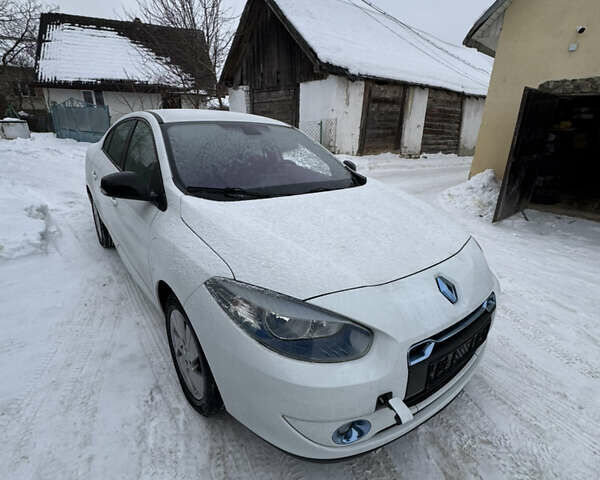 Білий Рено Флюенс, об'ємом двигуна 0 л та пробігом 47 тис. км за 2700 $, фото 15 на Automoto.ua