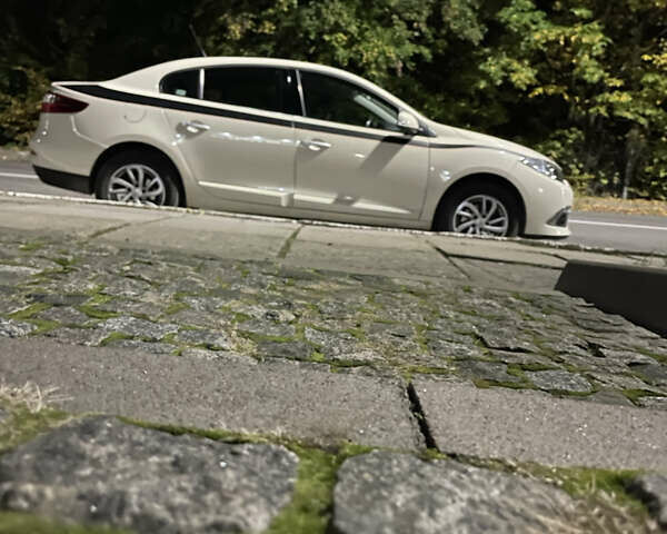 Білий Рено Флюенс, об'ємом двигуна 1.6 л та пробігом 181 тис. км за 9500 $, фото 4 на Automoto.ua