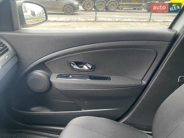 Белый Рено Флюенс, объемом двигателя 1.46 л и пробегом 198 тыс. км за 6500 $, фото 15 на Automoto.ua