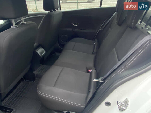 Белый Рено Флюенс, объемом двигателя 1.46 л и пробегом 198 тыс. км за 6500 $, фото 10 на Automoto.ua