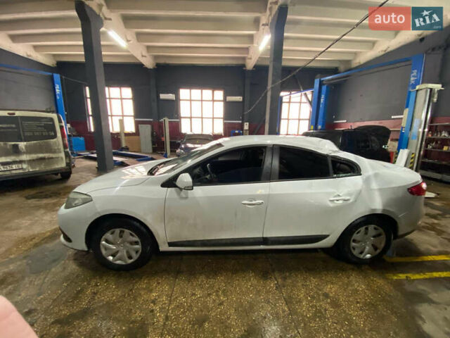 Белый Рено Флюенс, объемом двигателя 1.6 л и пробегом 262 тыс. км за 4199 $, фото 11 на Automoto.ua