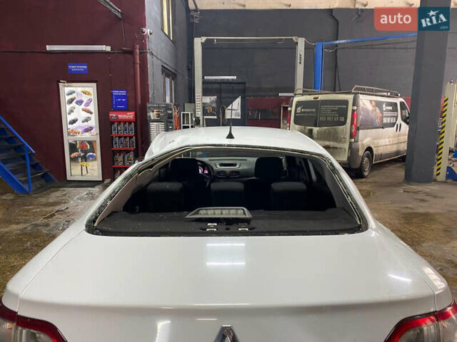 Белый Рено Флюенс, объемом двигателя 1.6 л и пробегом 262 тыс. км за 4199 $, фото 9 на Automoto.ua