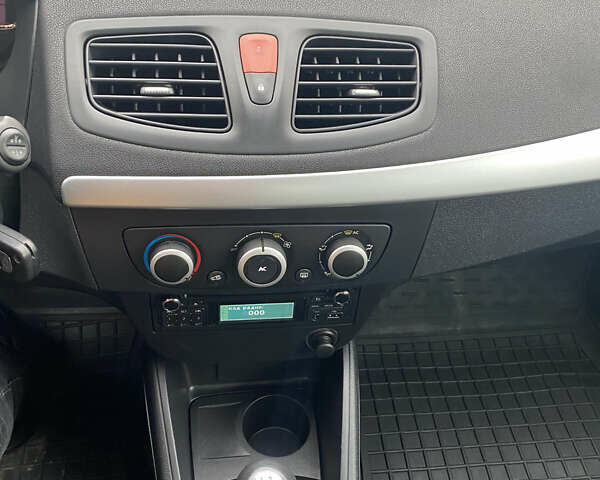 Белый Рено Флюенс, объемом двигателя 1.46 л и пробегом 198 тыс. км за 6500 $, фото 14 на Automoto.ua