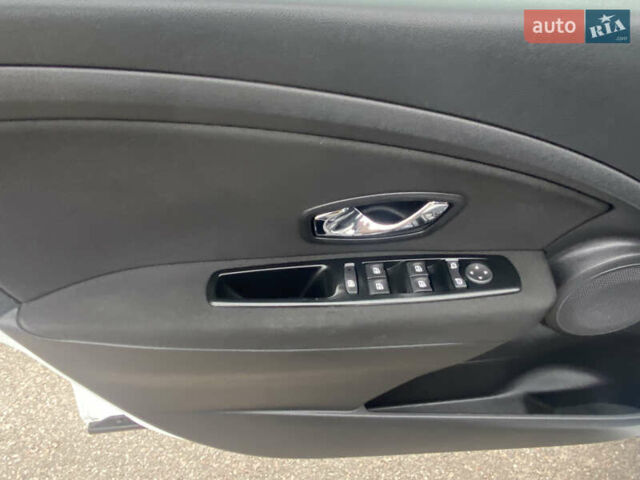 Белый Рено Флюенс, объемом двигателя 1.46 л и пробегом 198 тыс. км за 6500 $, фото 9 на Automoto.ua