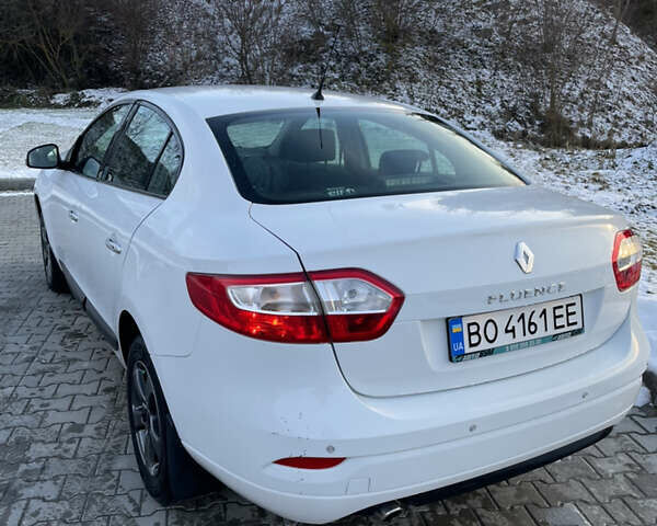 Белый Рено Флюенс, объемом двигателя 1.5 л и пробегом 128 тыс. км за 9950 $, фото 5 на Automoto.ua