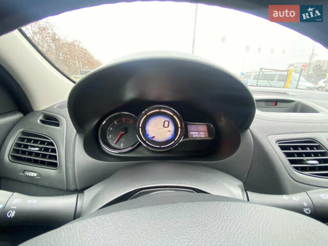 Белый Рено Флюенс, объемом двигателя 1.46 л и пробегом 198 тыс. км за 6500 $, фото 13 на Automoto.ua