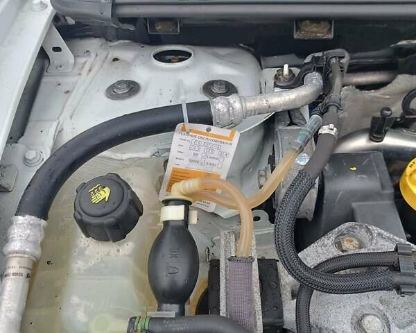 Белый Рено Флюенс, объемом двигателя 1.46 л и пробегом 199 тыс. км за 6700 $, фото 16 на Automoto.ua