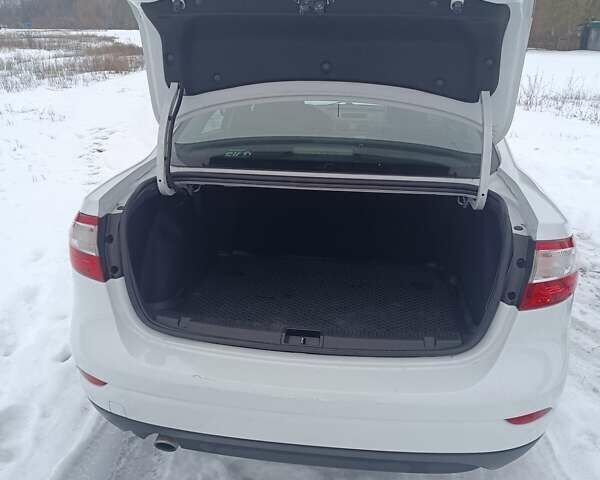 Белый Рено Флюенс, объемом двигателя 1.46 л и пробегом 199 тыс. км за 6700 $, фото 6 на Automoto.ua