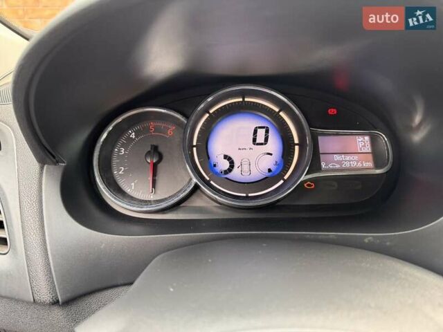 Белый Рено Флюенс, объемом двигателя 1.46 л и пробегом 270 тыс. км за 8000 $, фото 1 на Automoto.ua