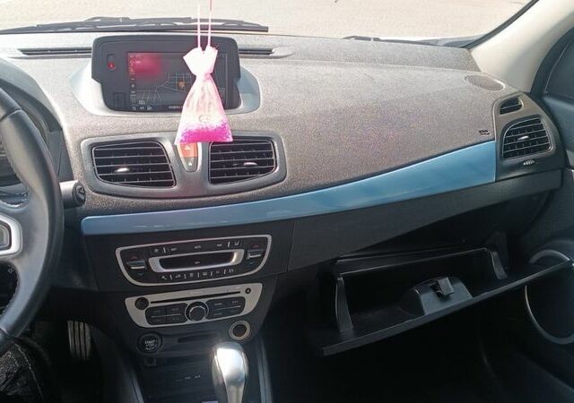 Белый Рено Флюенс, объемом двигателя 0 л и пробегом 133 тыс. км за 7300 $, фото 3 на Automoto.ua