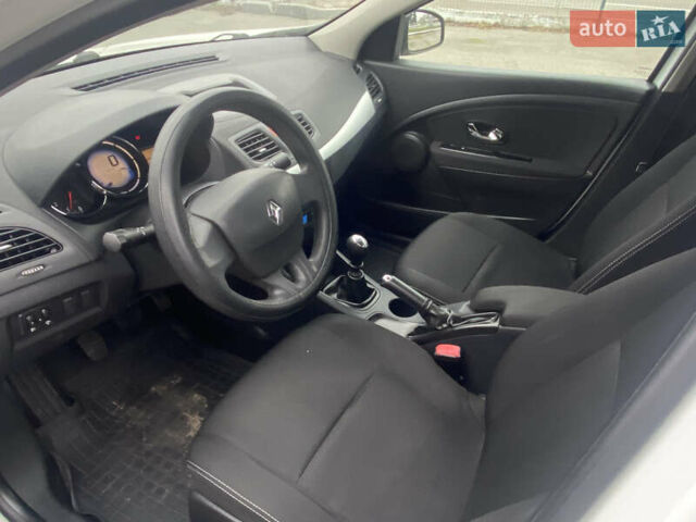 Белый Рено Флюенс, объемом двигателя 1.46 л и пробегом 198 тыс. км за 6500 $, фото 8 на Automoto.ua
