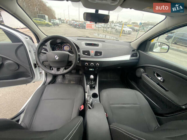 Белый Рено Флюенс, объемом двигателя 1.46 л и пробегом 198 тыс. км за 6500 $, фото 12 на Automoto.ua