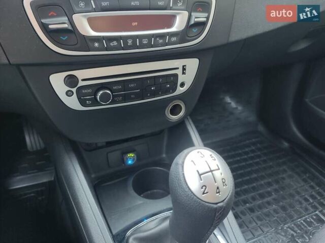 Білий Рено Флюенс, об'ємом двигуна 1.6 л та пробігом 210 тис. км за 6400 $, фото 13 на Automoto.ua