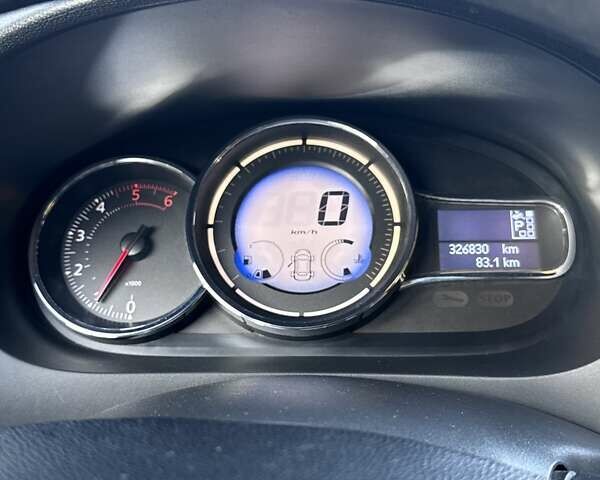 Білий Рено Флюенс, об'ємом двигуна 1.46 л та пробігом 326 тис. км за 6500 $, фото 6 на Automoto.ua