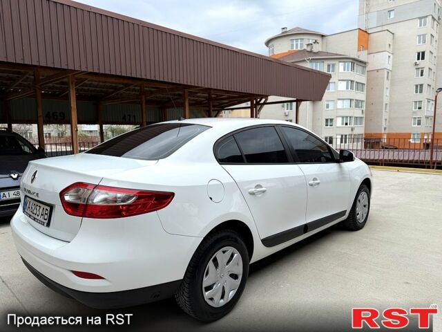 Белый Рено Флюенс, объемом двигателя 1.6 л и пробегом 260 тыс. км за 7500 $, фото 4 на Automoto.ua