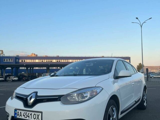 Белый Рено Флюенс, объемом двигателя 1.5 л и пробегом 241 тыс. км за 7513 $, фото 4 на Automoto.ua