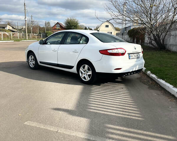 Рено Флюенс 2015 в Киеве на Automoto.ua Белый Рено Флюенс, объемом двигателя 1.6 л и пробегом 220 тыс. км за 7700 $, фото 2 на Automoto.ua