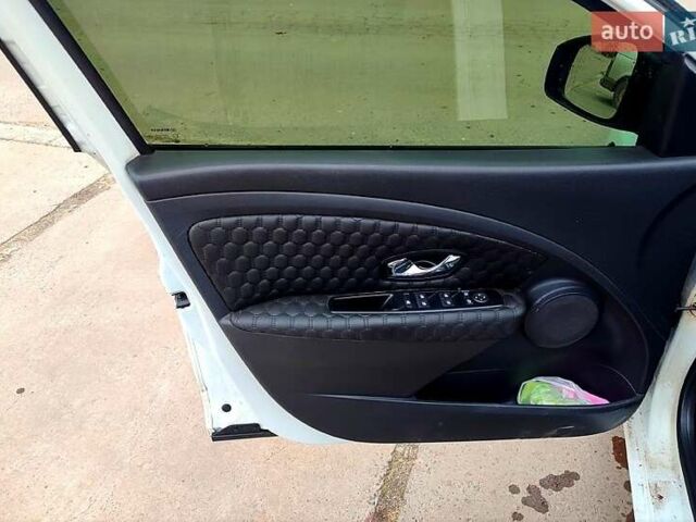 Білий Рено Флюенс, об'ємом двигуна 1.5 л та пробігом 200 тис. км за 7999 $, фото 5 на Automoto.ua