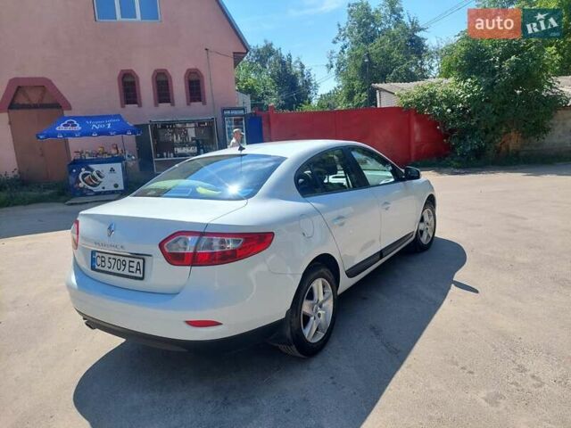 Белый Рено Флюенс, объемом двигателя 1.6 л и пробегом 102 тыс. км за 8000 $, фото 4 на Automoto.ua