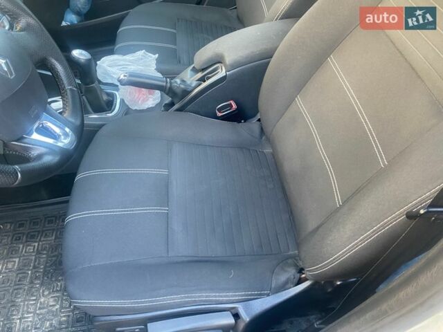 Білий Рено Флюенс, об'ємом двигуна 1.6 л та пробігом 225 тис. км за 6700 $, фото 12 на Automoto.ua