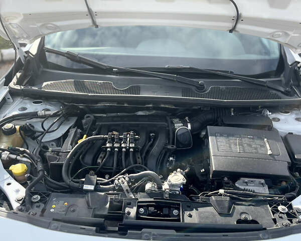 Рено Флюенс 2015 в Киеве на Automoto.ua Белый Рено Флюенс, объемом двигателя 1.6 л и пробегом 220 тыс. км за 7700 $, фото 9 на Automoto.ua