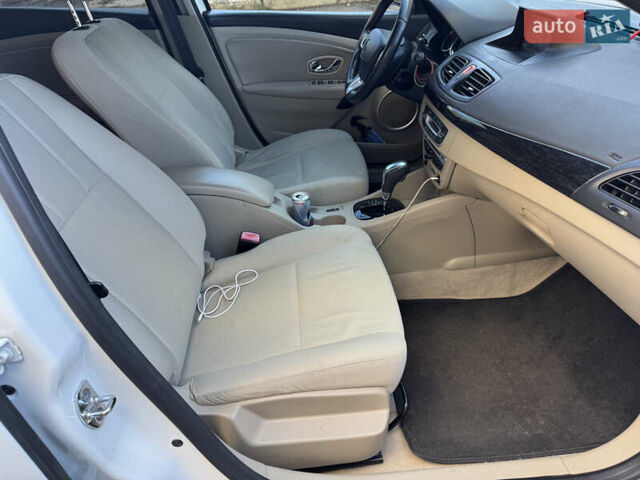 Білий Рено Флюенс, об'ємом двигуна 2 л та пробігом 217 тис. км за 8500 $, фото 27 на Automoto.ua