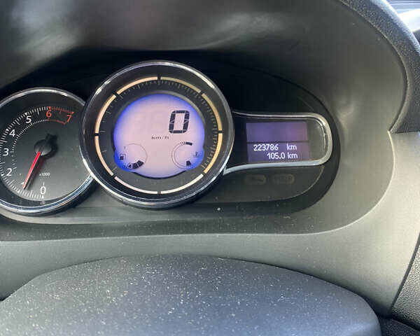 Білий Рено Флюенс, об'ємом двигуна 1.6 л та пробігом 223 тис. км за 7400 $, фото 7 на Automoto.ua