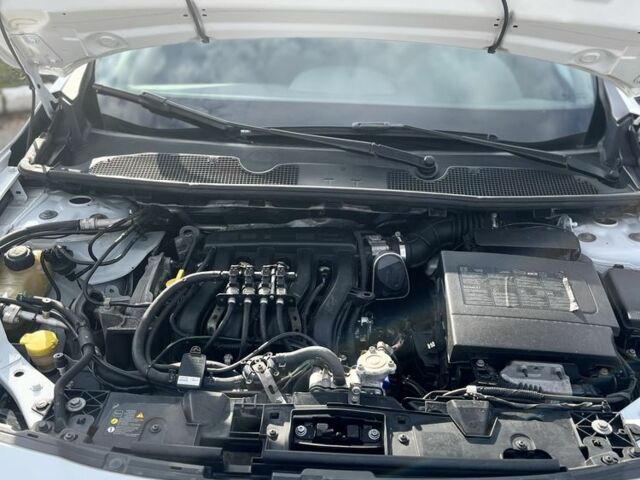Рено Флюенс 2015 в Буче на Automoto.ua Белый Рено Флюенс, объемом двигателя 1.6 л и пробегом 215 тыс. км за 7500 $, фото 10 на Automoto.ua