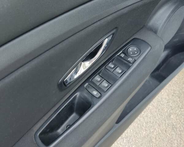 Білий Рено Флюенс, об'ємом двигуна 1.6 л та пробігом 210 тис. км за 6400 $, фото 8 на Automoto.ua