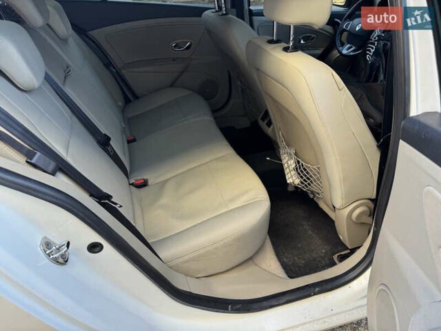 Білий Рено Флюенс, об'ємом двигуна 2 л та пробігом 217 тис. км за 8500 $, фото 28 на Automoto.ua