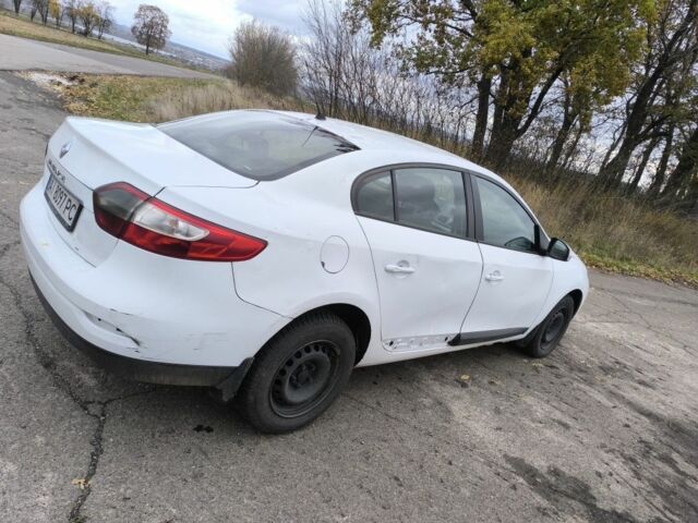 Рено Флюенс 2015 в Каменке на Automoto.ua Белый Рено Флюенс, объемом двигателя 1.5 л и пробегом 286 тыс. км за 4500 $, фото 3 на Automoto.ua