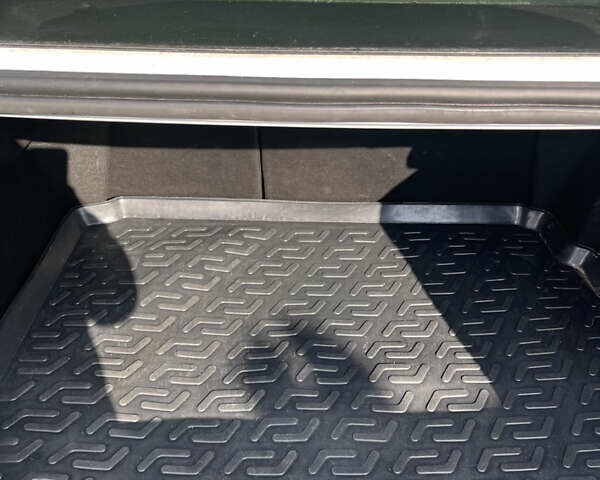 Рено Флюенс 2015 в Киеве на Automoto.ua Белый Рено Флюенс, объемом двигателя 1.6 л и пробегом 220 тыс. км за 7700 $, фото 11 на Automoto.ua