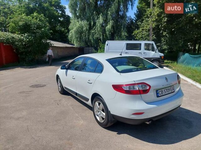 Белый Рено Флюенс, объемом двигателя 1.6 л и пробегом 102 тыс. км за 8000 $, фото 2 на Automoto.ua