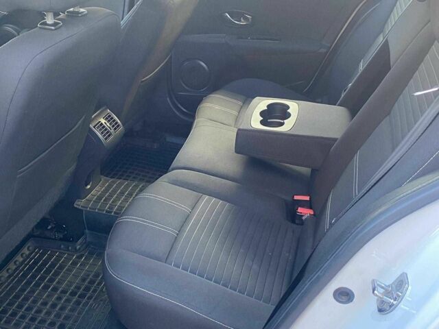 Белый Рено Флюенс, объемом двигателя 1.6 л и пробегом 225 тыс. км за 6500 $, фото 15 на Automoto.ua