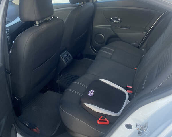 Білий Рено Флюенс, об'ємом двигуна 1.6 л та пробігом 223 тис. км за 7400 $, фото 10 на Automoto.ua