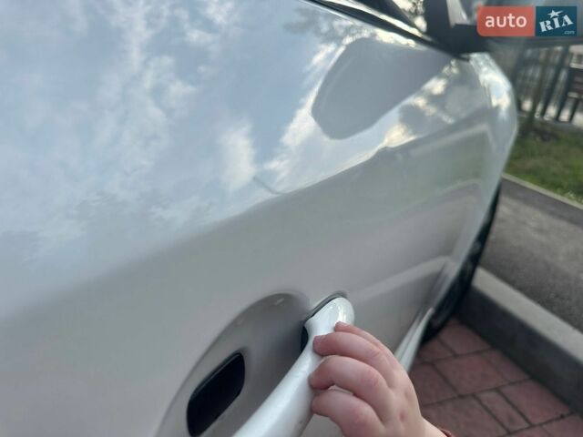Білий Рено Флюенс, об'ємом двигуна 2 л та пробігом 225 тис. км за 8000 $, фото 27 на Automoto.ua