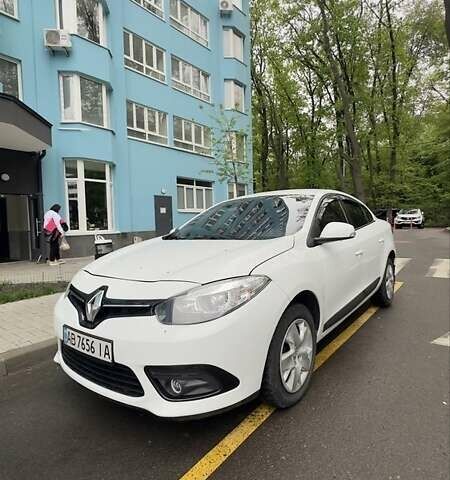 Белый Рено Флюенс, объемом двигателя 1.5 л и пробегом 214 тыс. км за 6900 $, фото 2 на Automoto.ua