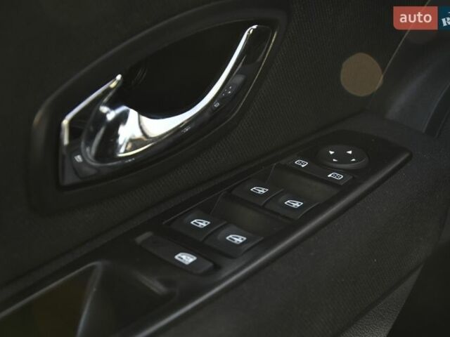 Білий Рено Флюенс, об'ємом двигуна 1.46 л та пробігом 214 тис. км за 7289 $, фото 17 на Automoto.ua