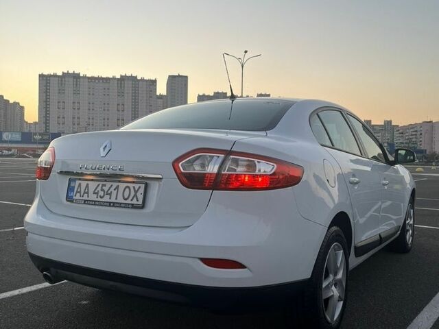Белый Рено Флюенс, объемом двигателя 1.46 л и пробегом 241 тыс. км за 8500 $, фото 2 на Automoto.ua