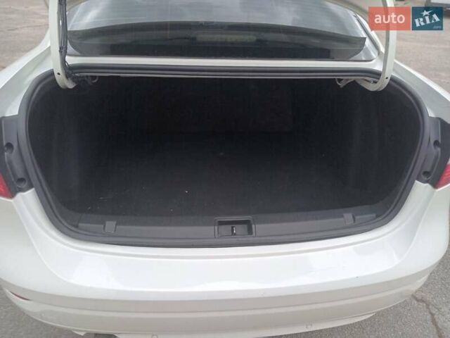 Білий Рено Флюенс, об'ємом двигуна 1.6 л та пробігом 152 тис. км за 8700 $, фото 1 на Automoto.ua