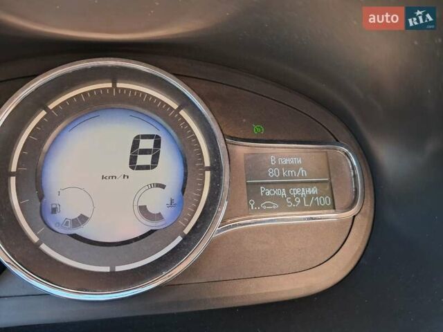 Белый Рено Флюенс, объемом двигателя 1.6 л и пробегом 176 тыс. км за 8300 $, фото 1 на Automoto.ua
