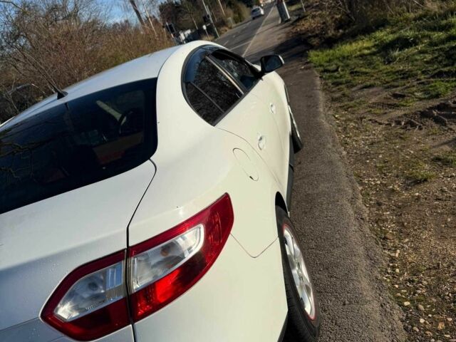 Білий Рено Флюенс, об'ємом двигуна 1.5 л та пробігом 251 тис. км за 9367 $, фото 3 на Automoto.ua